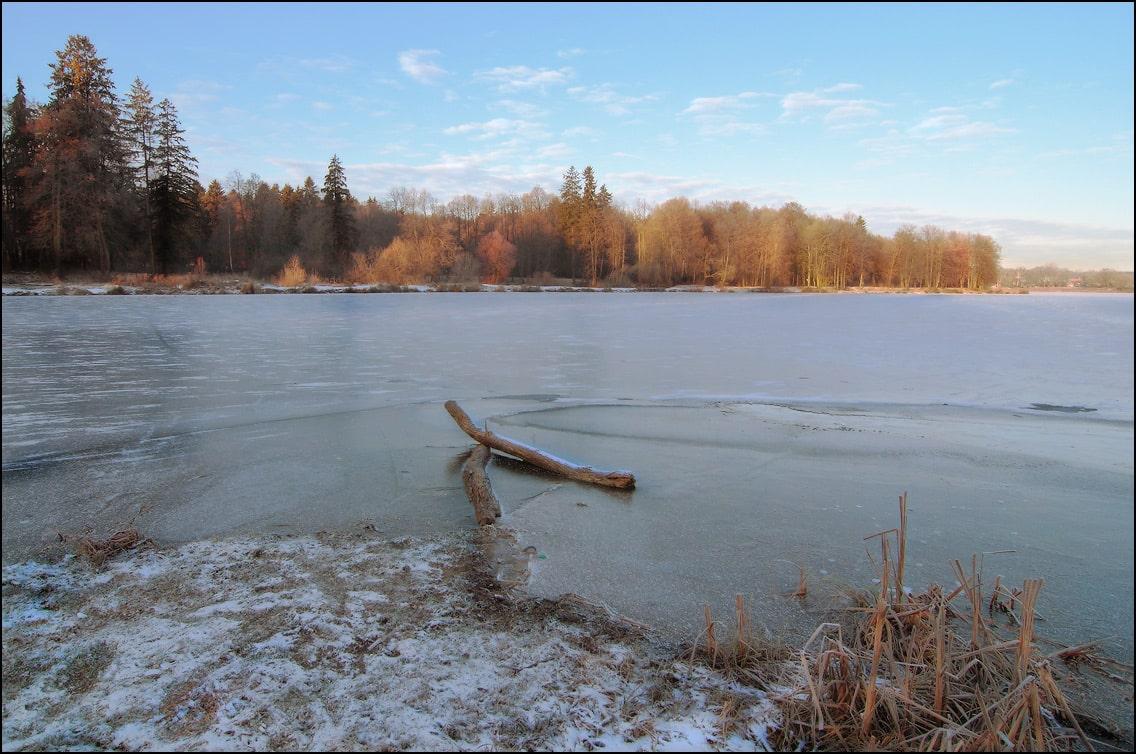 Двое подростков провалились под лед на озере в Чериковском районе: один из них погиб