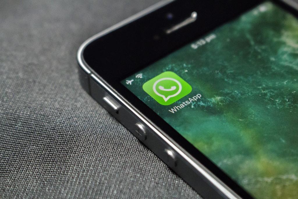 Почему новые правила WhatsApp напугали пользователей?