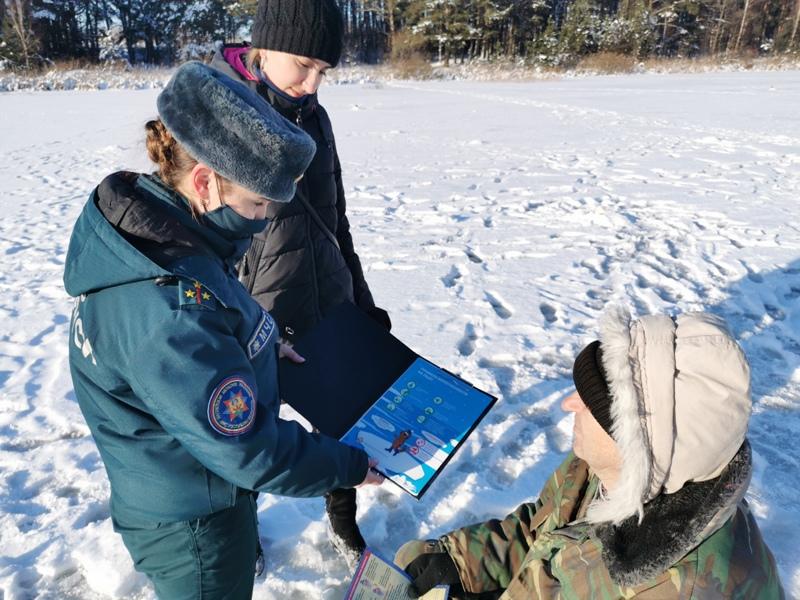 Рейды по предупреждению несчастных случаев на зимних водоёмах продолжаются в Костюковичском районе