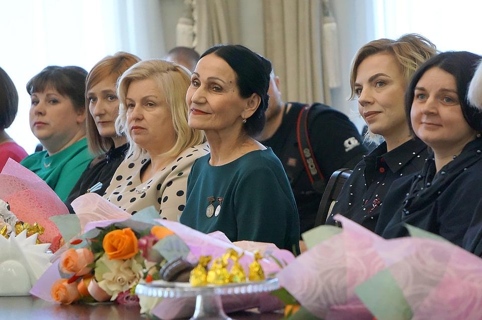 В Могилеве состоялся прием, посвященный Международному женскому дню. Посмотрите, кого чествовали из Костюковичей