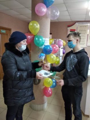 Накануне 8 марта в Костюковичском РЦСОН создали праздничную атмосферу