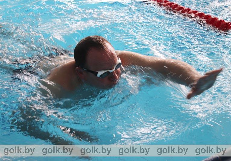 Фотофакт: в ФОЦе состоялось соревнование по плаванию (фото+видео)