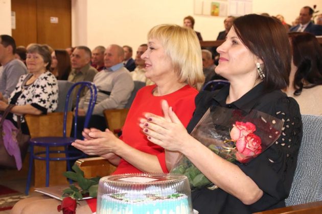 Накануне профессионального праздника чествовали работников ЖКХ и сферы бытового обслуживания населения Костюковщины