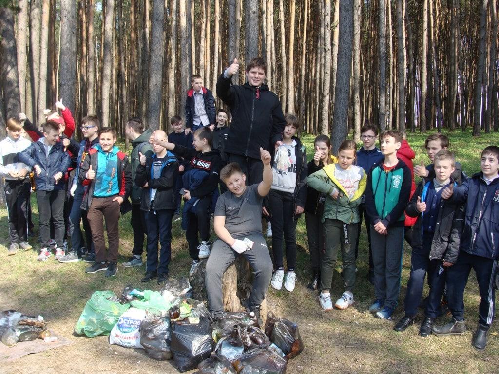 В Костюковичах активисты подключились к акции «Чистый водоем»