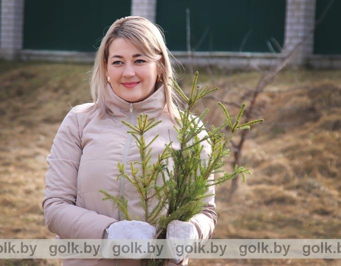 Костюковичи присоединились к акции по посадке деревьев в парке Народного единства (фото+видео)