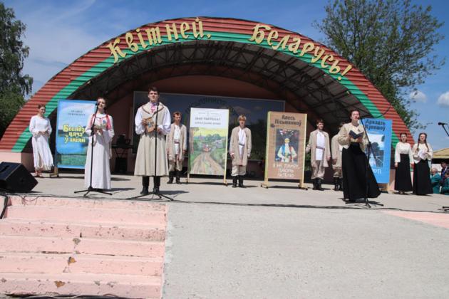 VI региональный фестиваль поэзии и авторской песни «Письменков луг» торжественно открыт в Костюковичах (+фото)