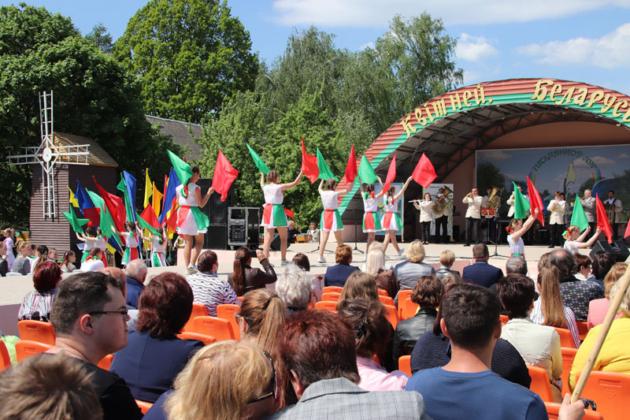 VI региональный фестиваль поэзии и авторской песни «Письменков луг» торжественно открыт в Костюковичах (+фото)