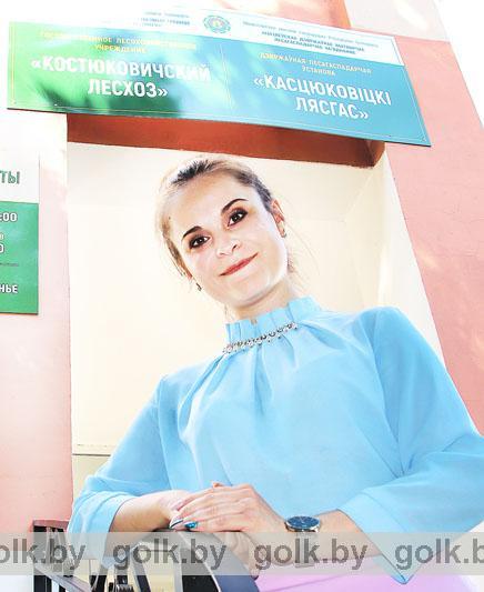 Победитель конкурса среди молодых специалистов, экономист Дарья Василевская со сценой не расстается никогда