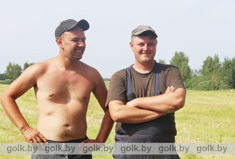 Жара на сенокосе - репортаж с полей в Костюковичском районе