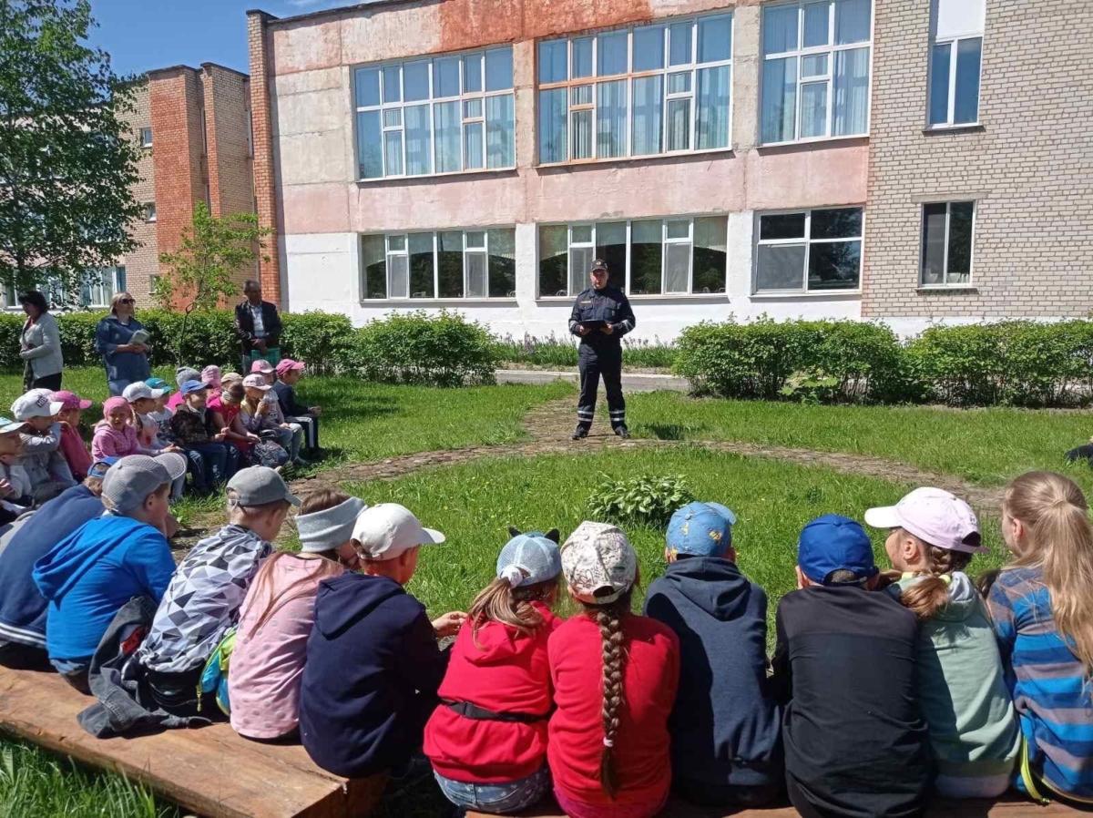 Сотрудники Костюковичского РОВД посетили школьный оздоровительный лагерь
