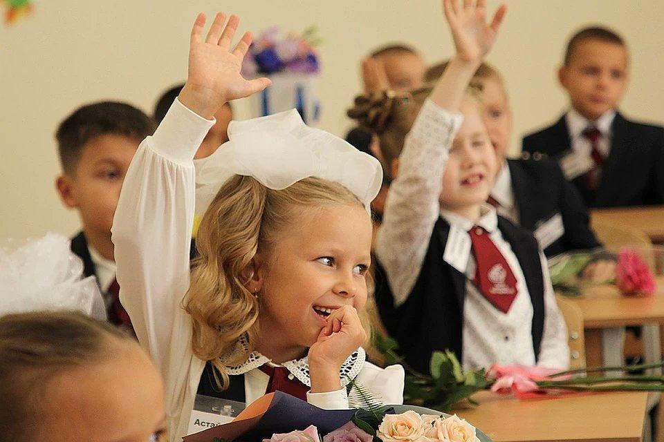 Выплата единовременной матпомощи для подготовки школьников к новому учебному году началась в Могилевской области