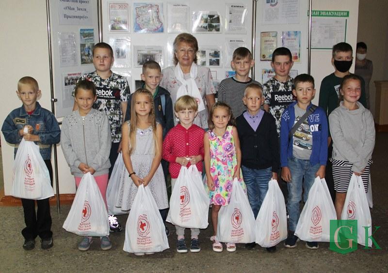Костюковичская районная организация Белорусского Общества Красного Креста вручила детям подарки