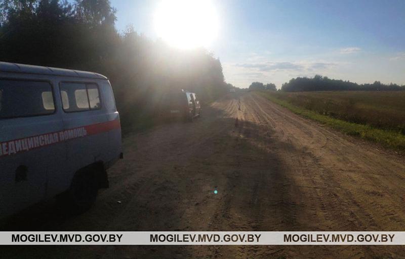 В Костюковичском районе водитель съехал в кювет и опрокинулся – пострадали две пассажирки