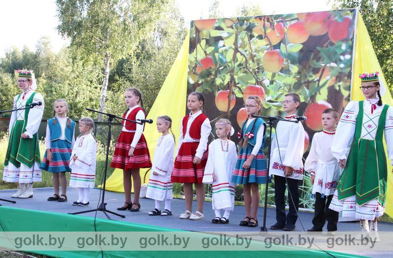 Яблочный Спас отпраздновали в Костюковичском районе. Фото. Видео
