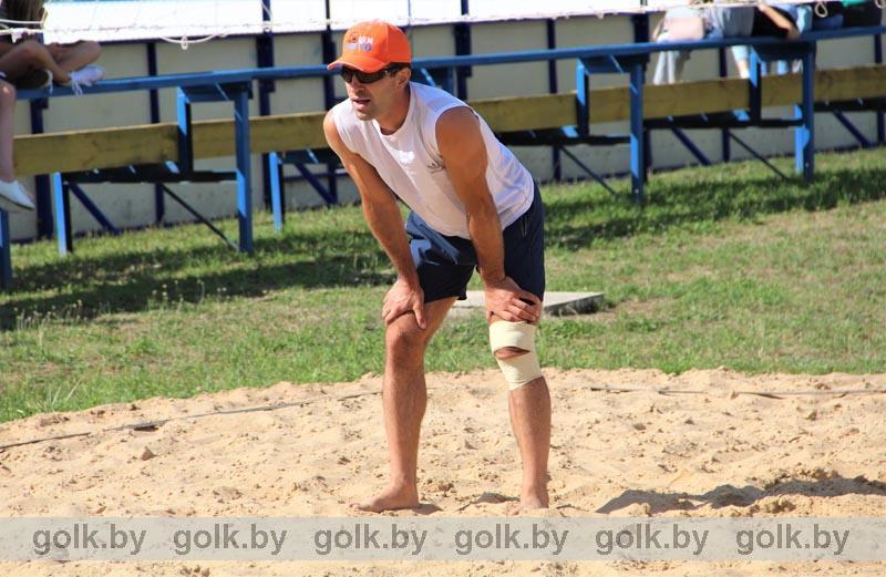 Трудовые коллективы сыграли в пляжный волейбол в Костюковичах. Фото