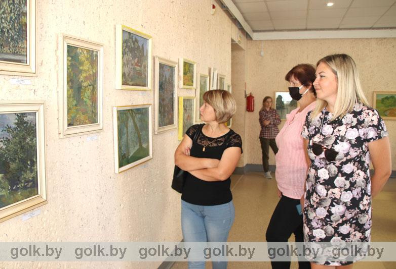 Выставка «Мастак і яго свет» начала работу в Костюковичском краеведческом музее
