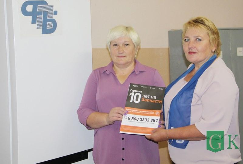 Профсоюзы Костюковщины подарили холодильник гражданам пожилого возраста