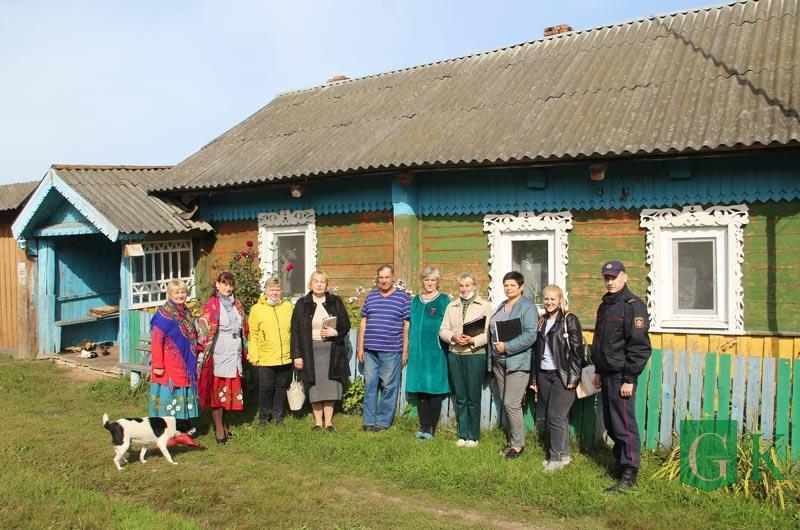 Жители деревень Забычанского сельсовета встречали поезд "Забота". Фото