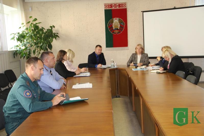 Координационный совет по выполнению требований Декрета №18 состоялся в общественно-политическом центре в Костюковичах