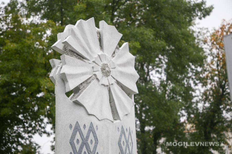 Памятный знак, посвященный Дню народного единства, окрыли в Могилеве