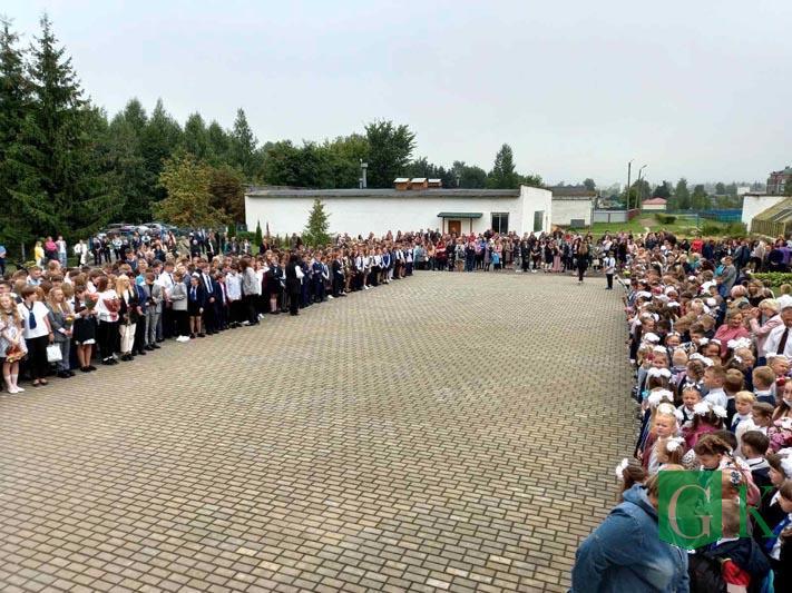 В Костюковичской районной гимназии прозвенел первый звонок. Фото