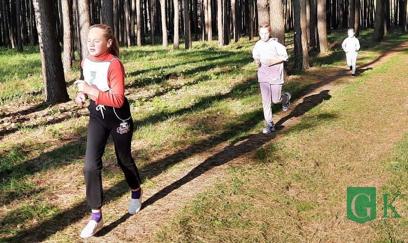 Ко Дню матери в Костюковичах провели осенний легкоатлетический кросс. Фото