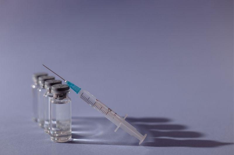 Прививки Pfizer и AstraZeneca в Беларуси будут платными - Минздрав