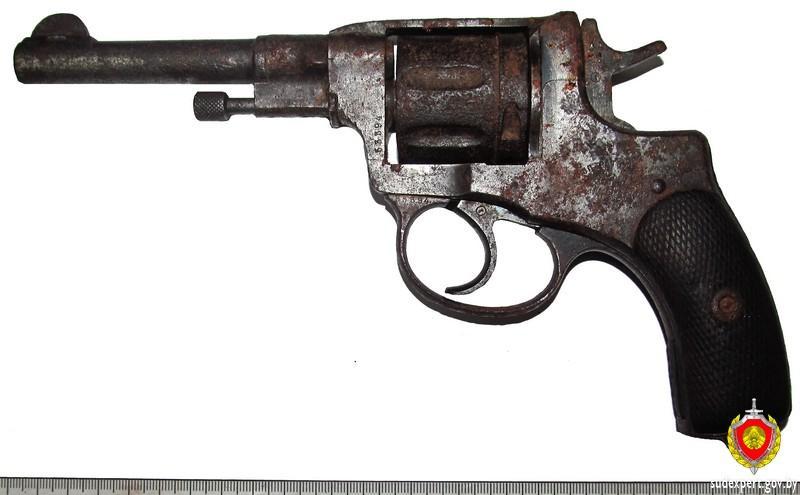 Револьвер 1912 года нашли при ремонте дома в Могилеве