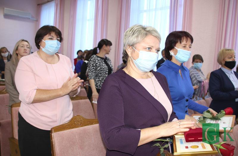 Лучших работников сферы образования чествовали в Костюковичском райисполкоме. Фото