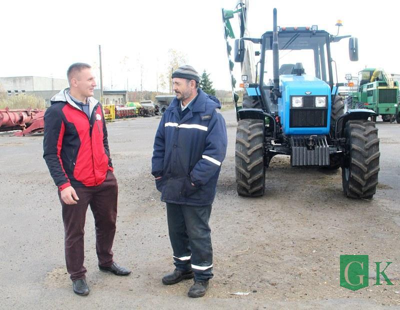 Пополнение на машинных дворах - в Костюковичский район прибыло четыре новых трактора