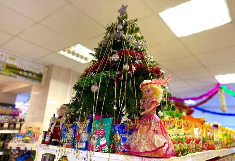 Фоторепортаж: торговые объекты Костюковщины готовятся к Новому году