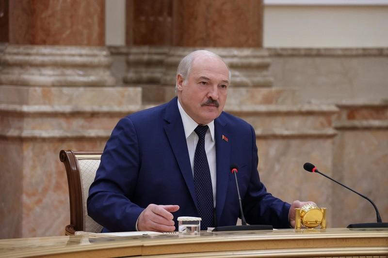 Не допустить ухудшения экономических показателей и защитить людей: Лукашенко поставил задачу вертикали власти