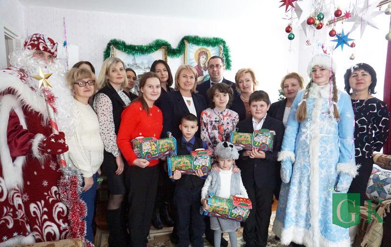 Воспитанников детского Дома семейного типа поздравили с Новым Годом и Рождеством