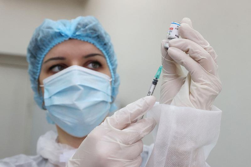 В Беларуси выпущена опытная серия вакцин "Спутник V" и "Спутник Лайт"
