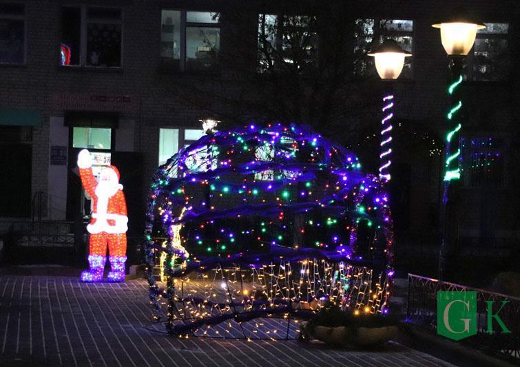 Новогоднее настроение: красивая иллюминация города Костюковичи