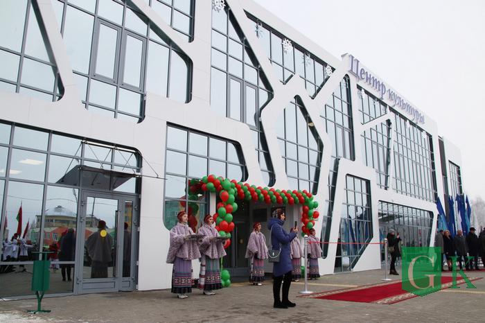 Предновогодний подарок: новый районный Центр культуры открыли в Костюковичах