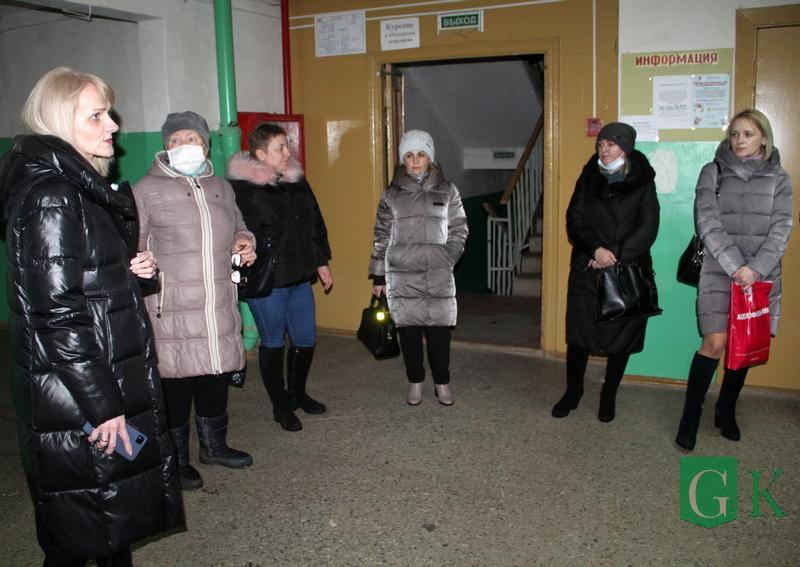 Управляющий делами Костюковичского райисполкома встретилась с жильцами общежития города