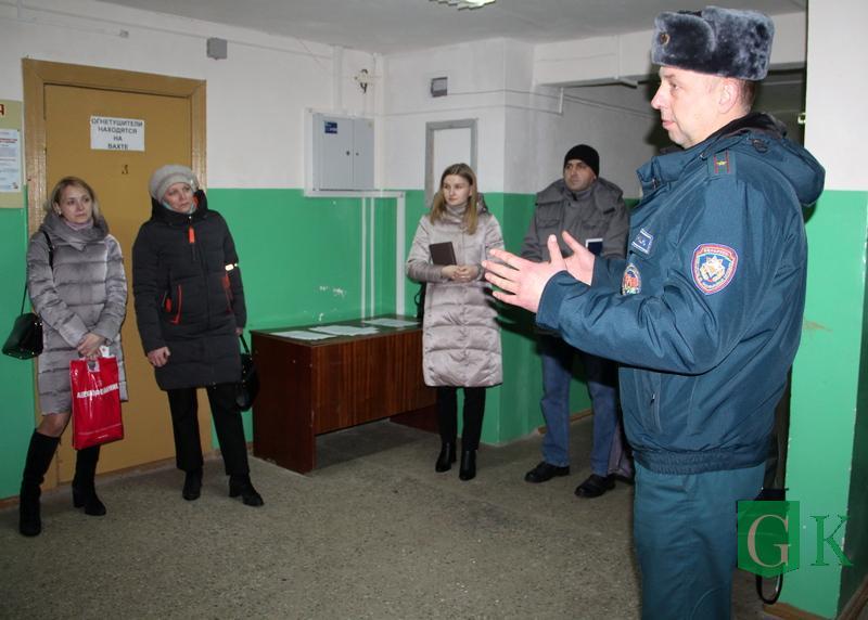 Управляющий делами Костюковичского райисполкома встретилась с жильцами общежития города