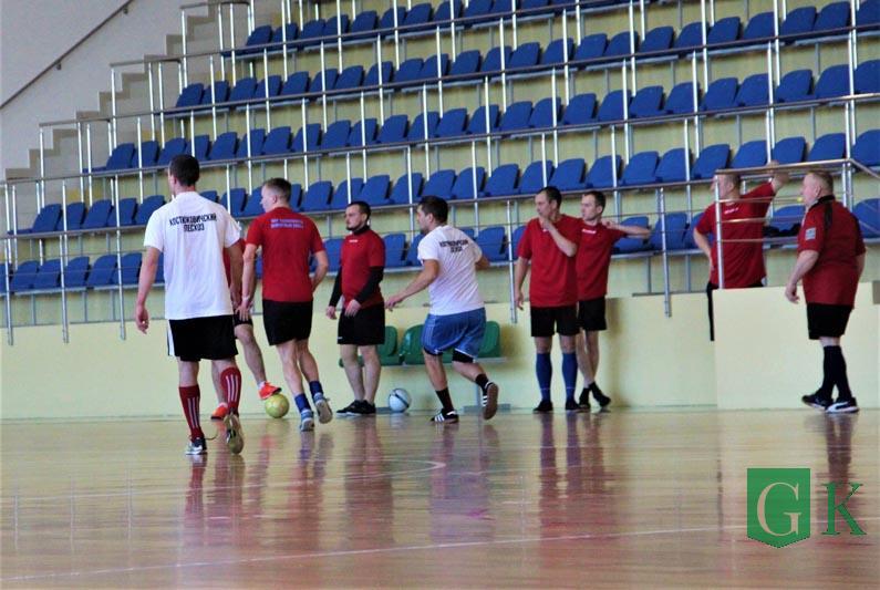 В Костюковичах трудовые коллективы сыграли в футбол