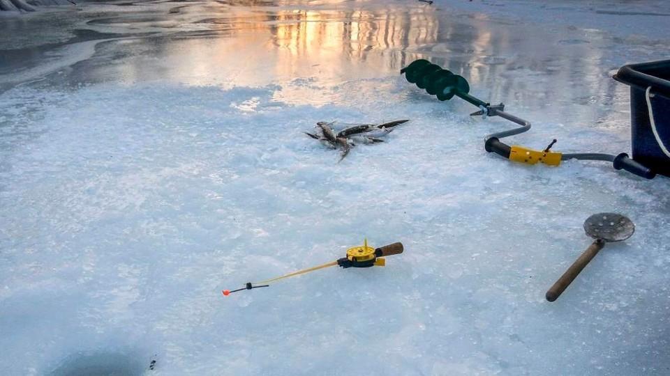 За сутки в Беларуси четыре человека провалились под лед, спасти удалось троих