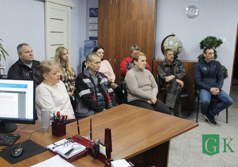 Проект изменений Конституции Республики Беларусь и приближающийся референдум обсудили в коллективе "Цемремонта"