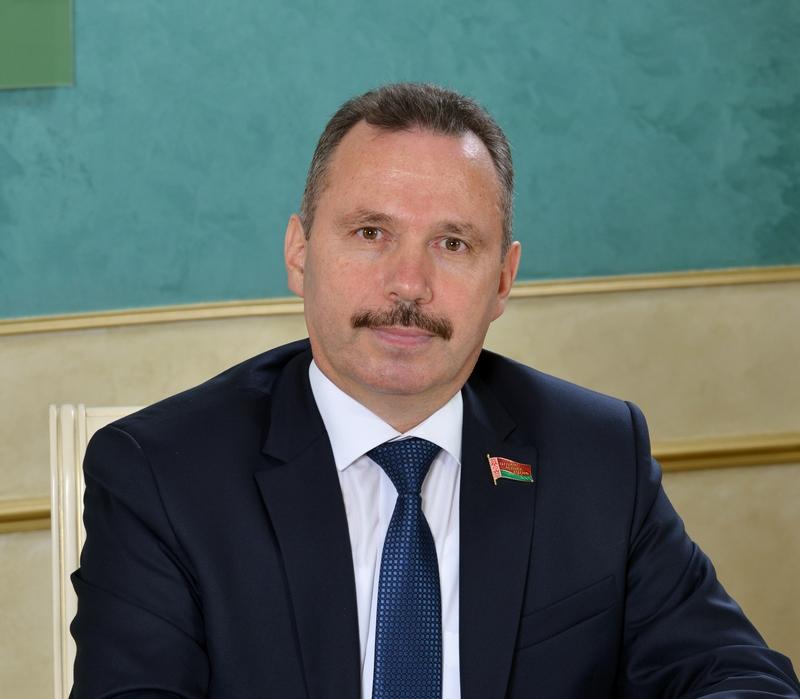 Сенатор Виктор Ананич рассказал о приоритетах благотворительной деятельности в Могилевской области