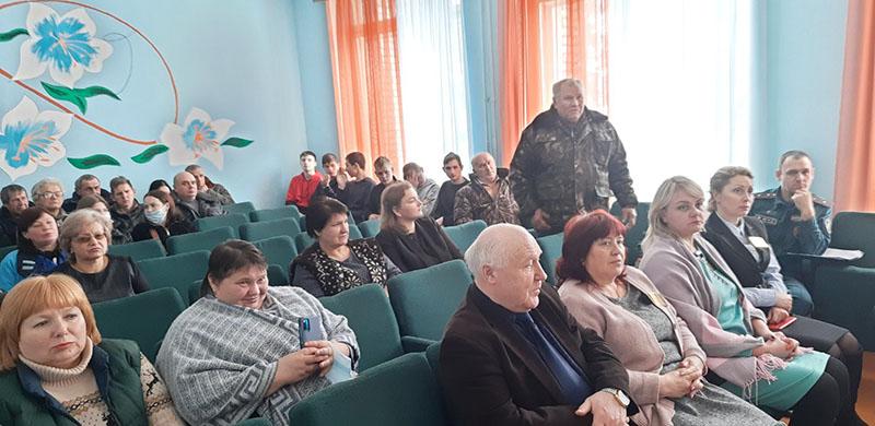 Встречу с населением провела глава Костюковичского района Александра Михеенко