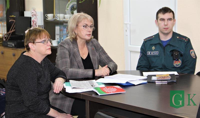 Изменения и дополнения в Конституцию продолжают обсуждать в трудовых коллективах Костюковичского района