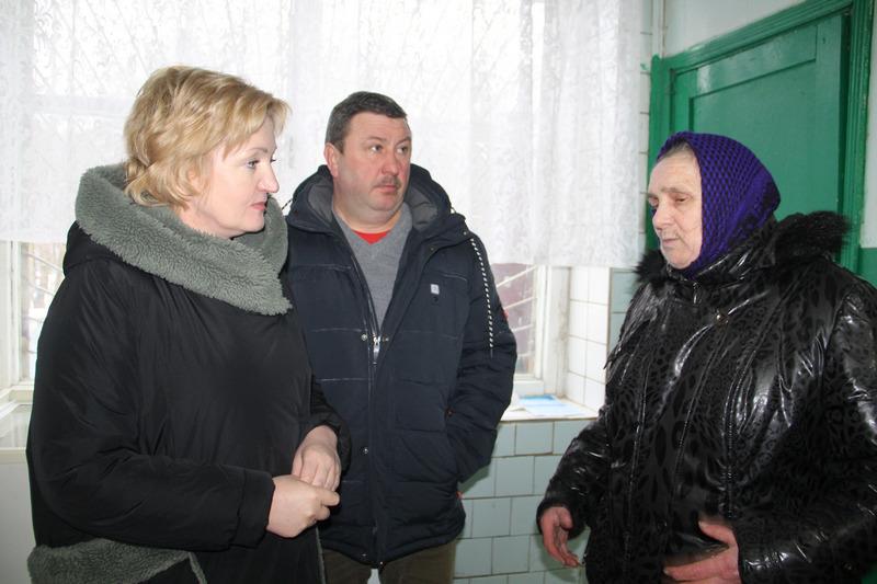 Глава Костюковичского района Александра Михеенко обсудила с сельчанами насущные вопросы