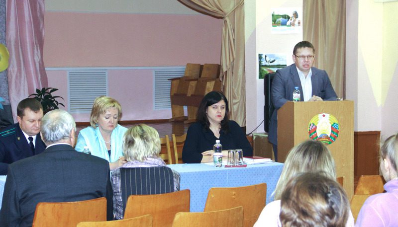 Глава Костюковичского района Александра Михеенко обсудила с сельчанами насущные вопросы