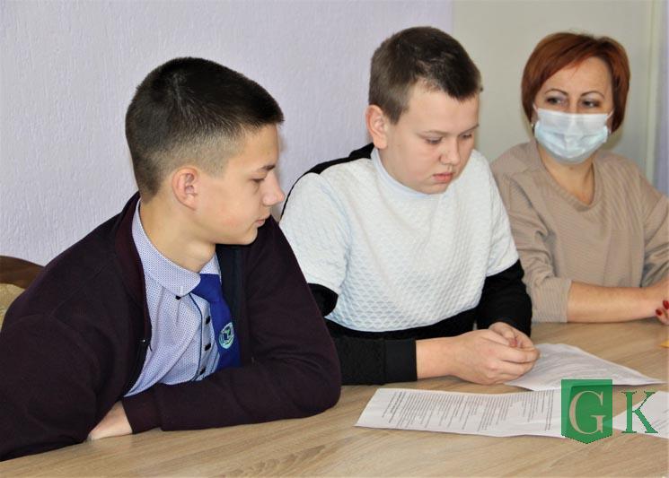 В Костюковичской районной гимназии прошла дискуссионная площадка с учащимися в рамках акции "Знаю. Могу. Делаю"