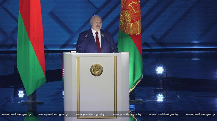 Лукашенко поручил выделить белорусам как минимум один свободный от работы день