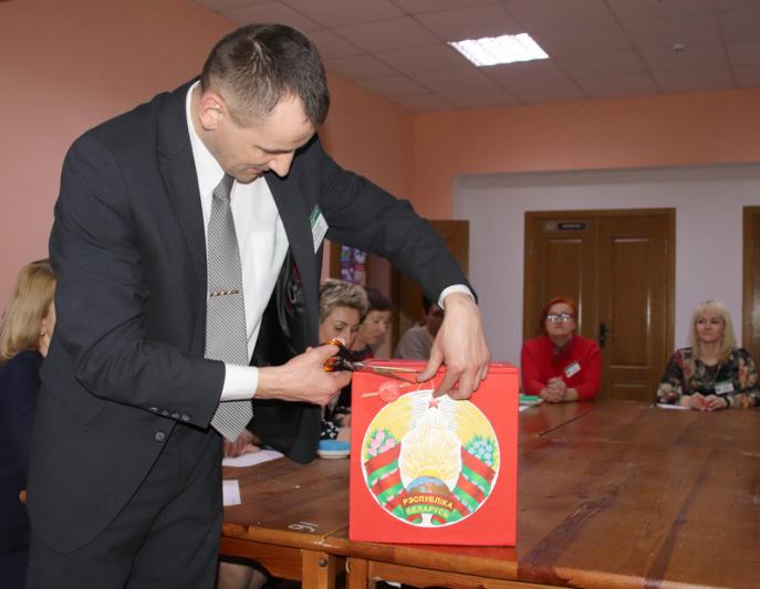 Участки для голосования закрылись. В Костюковичском районе идет подсчет голосов