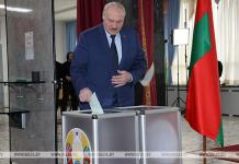 Лукашенко: эта Конституция прописана в духе народа